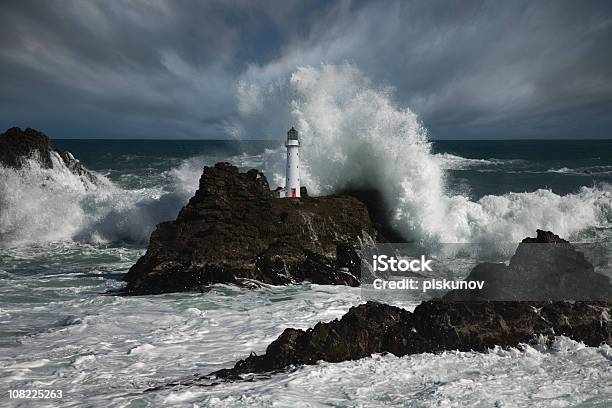 Leuchtturm Im Sturm Stockfoto und mehr Bilder von Leuchtturm - Leuchtturm, Sturm, Welle