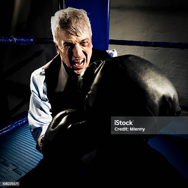 Lutar Para Trás - Fotografias de stock e mais imagens de Gerente - Gerente, Luva de Boxe, 50 Anos