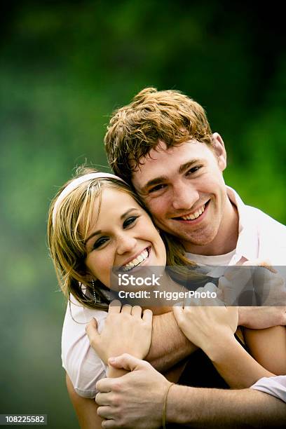 Foto de Casal Atraente Retratos e mais fotos de stock de Abraçar - Abraçar, Adulto, Amor