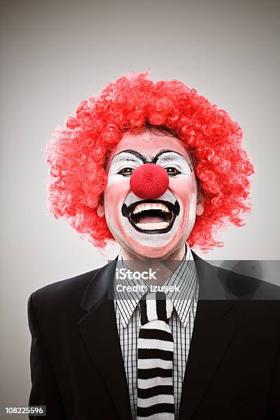 Biznesmen Clown Śmiać Się - zdjęcia stockowe i więcej obrazów Klaun - Klaun, Czerwony, Peruka