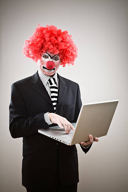 ビジネスのお調子者タイプにノートパソコン - clown laptop bizarre men ストックフォトと画像