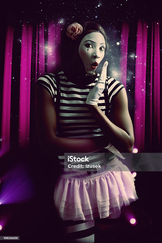 Scioccato donna Mime sul palco - Foto stock royalty-free di Humour