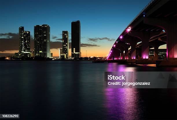Закат В Центре Майами — стоковые фотографии и другие картинки Архитектура - Архитектура, Без людей, Бизнес