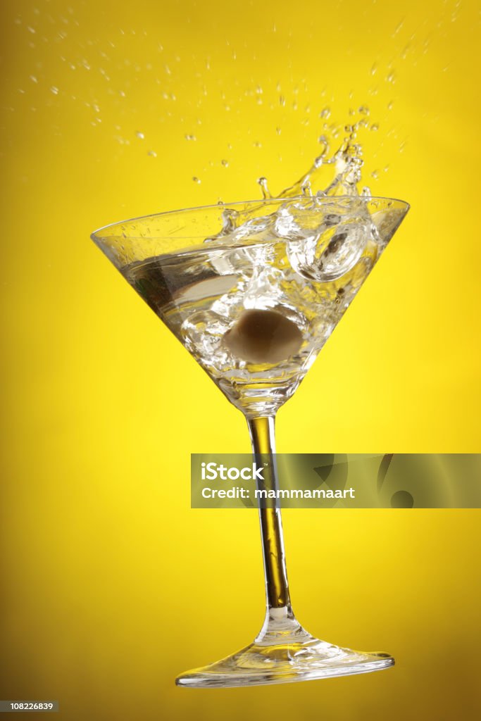 Cocktail Splash-giallo - Foto stock royalty-free di Sfondo a colori