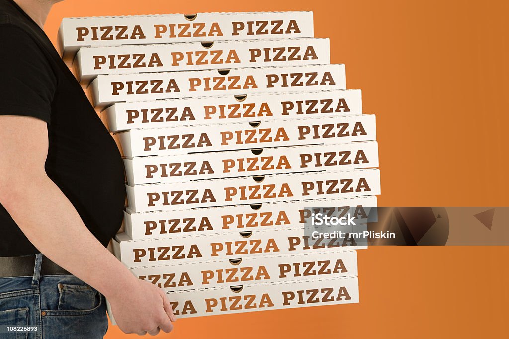 Barrigón rodeado de caja de Pizza - Foto de stock de Grupo grande de objetos libre de derechos