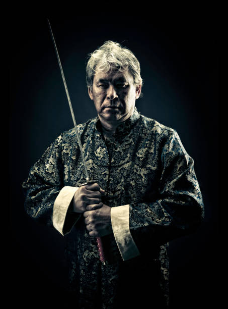 o retorno de guerreiro melt na panela - samurai katana chinese ethnicity men - fotografias e filmes do acervo