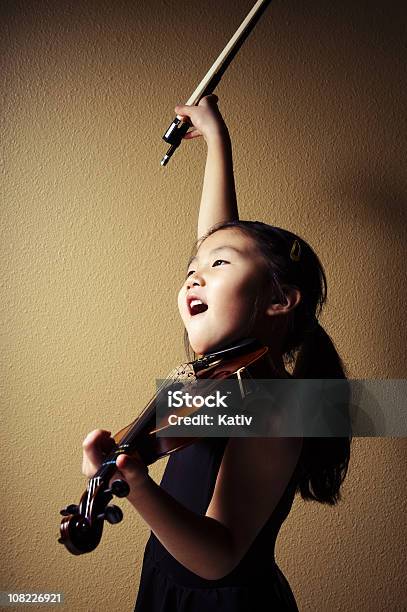 Junge Asiatische Mädchen Spielt Violine Stockfoto und mehr Bilder von Musik - Musik, Lernen, Kind