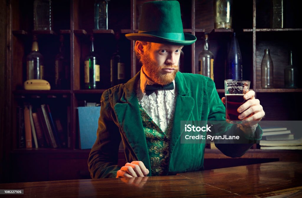 Irish/Leprechaun personagem série com uma caneca de cerveja - Foto de stock de Dia de São Patrício royalty-free