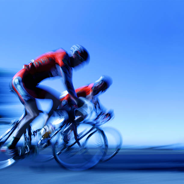 xxl de ciclistas - racing bicycle cyclist sports race panning imagens e fotografias de stock