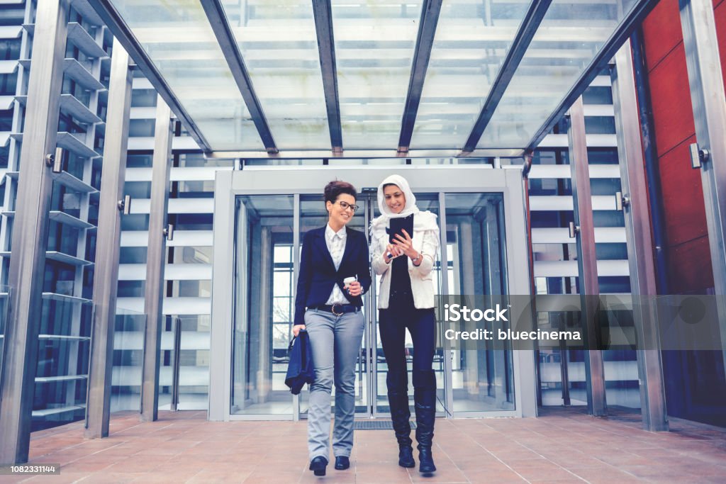 Businesswomen quitting the office building Canary Wharf Stock Photo
