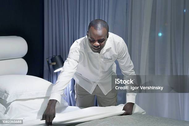 Maid Making Bed Stock Photo - Download Image Now - Hotel, Housework, African Ethnicity