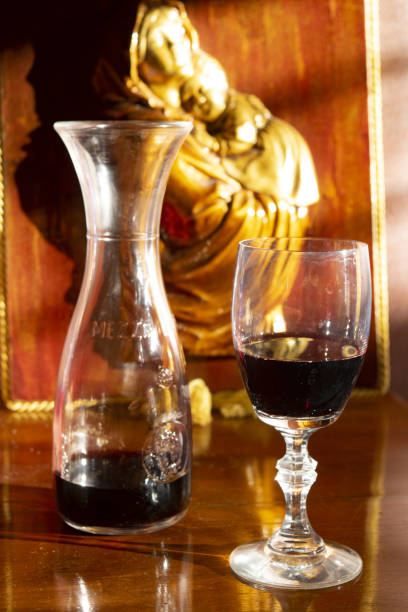 istock balloon of red wine 1082360172
