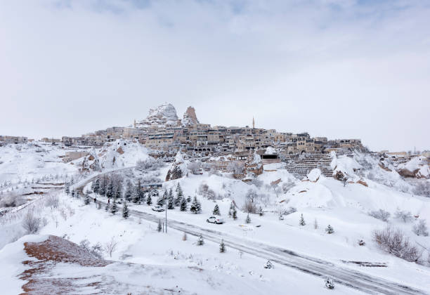 capadocia en invierno - goreme rural scene sandstone color image fotografías e imágenes de stock