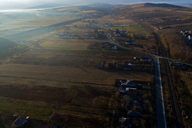 vue aérienne de drone avec développement de route et ville - Photo