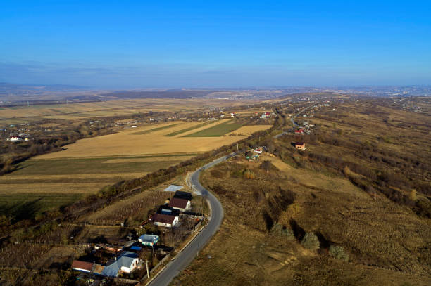 vista drone aerea con sviluppo immobiliare - foto stock