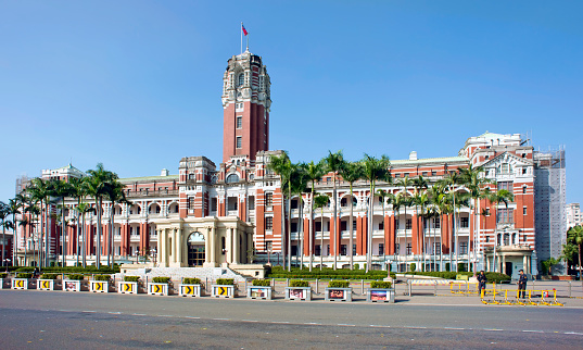 The Palais de l'Europe in Menton is a early 20th century building, the former municipal casino that today houses the tourist office, the library, a theatre and several reception rooms