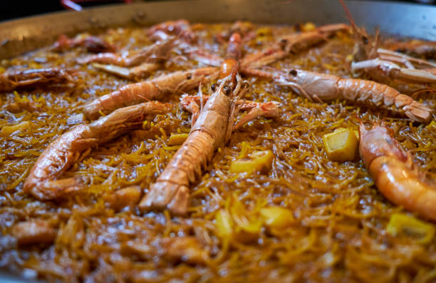 The fideuá is a traditional dish (similar to paella) whose main ingredient are noodles, which are cooked with other ingredients such as fish, seafood, etc .; It is a typical dish of the Spanish Mediterranean.