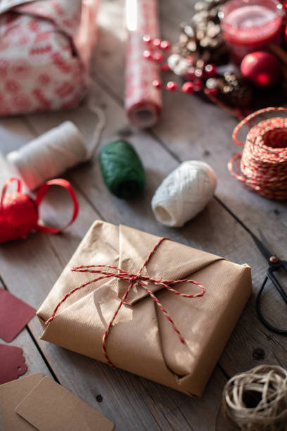 istock Packing Christmas gifts 1082505398