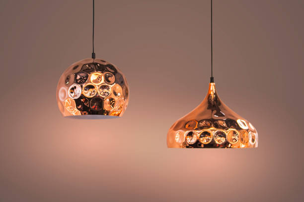 lámpara de espejo aerodinámico moderno cobre. colgante de metal tono cobre de burbuja - oval shape fotos fotografías e imágenes de stock