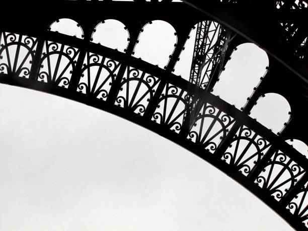 鉄なまける - eiffel tower black and white paris france construction ストックフォトと画像