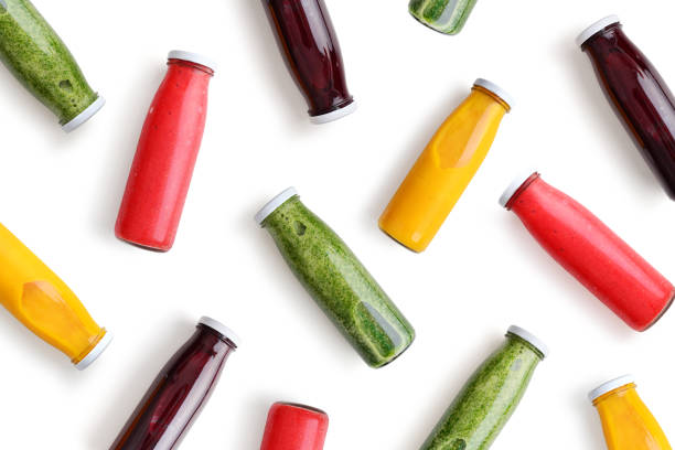frullati colorati in bottiglie di vetro - fresh juice foto e immagini stock
