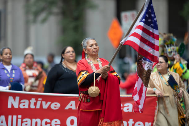 h-e-b święto dziękczynienia parada - indian flag zdjęcia i obrazy z banku zdjęć