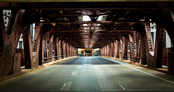 Chicago metal bridge tunnel
[url=/search/lightbox/6697961][IMG]http://farm3.static.flickr.com/2651/3807631533_7219cd7572.jpg[/IMG][/url]