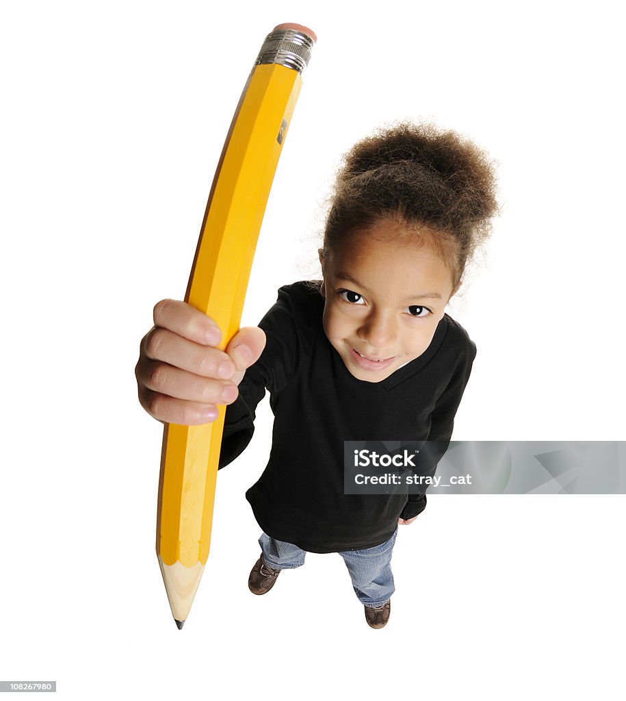 Jolie petite fille avec des crayons Géants - Photo de Petites filles libre de droits