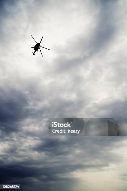 Hubschrauber In The Sky Stockfoto und mehr Bilder von Abenddämmerung - Abenddämmerung, Aufnahme von unten, Bedeckter Himmel