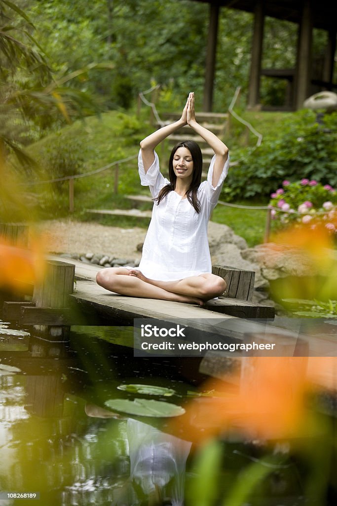 Lo Yoga - Foto stock royalty-free di Giardino orientale