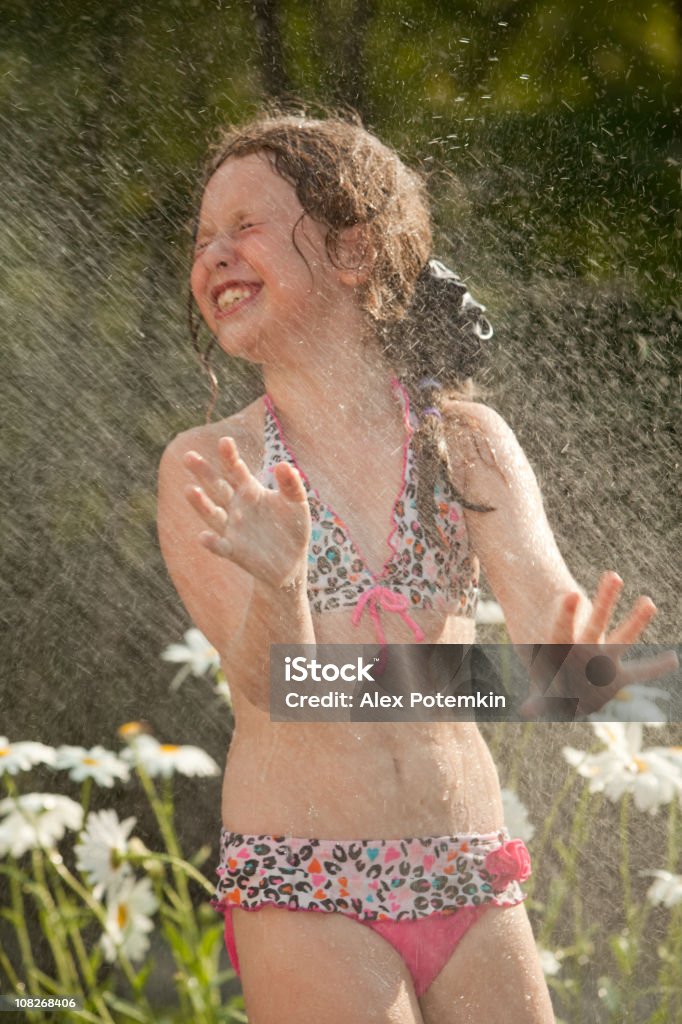 Mädchen unter Wasser - Lizenzfrei Badebekleidung Stock-Foto