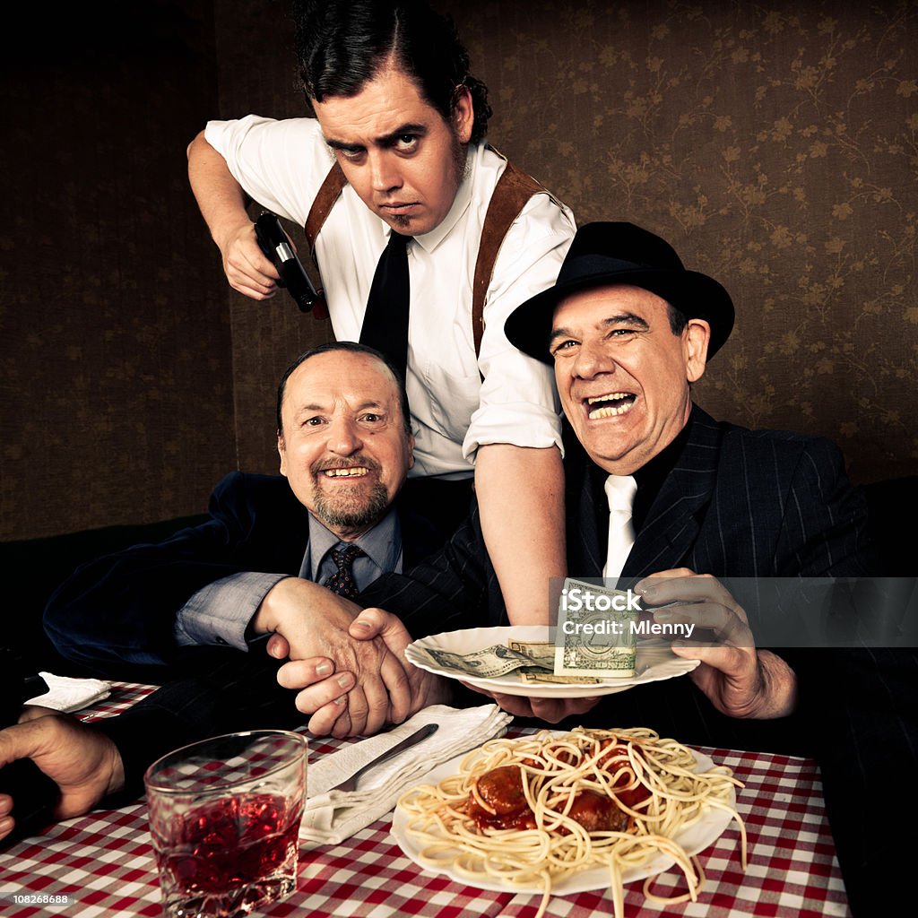 Mafia hombres ambiente del restaurante italiano - Foto de stock de Italia libre de derechos