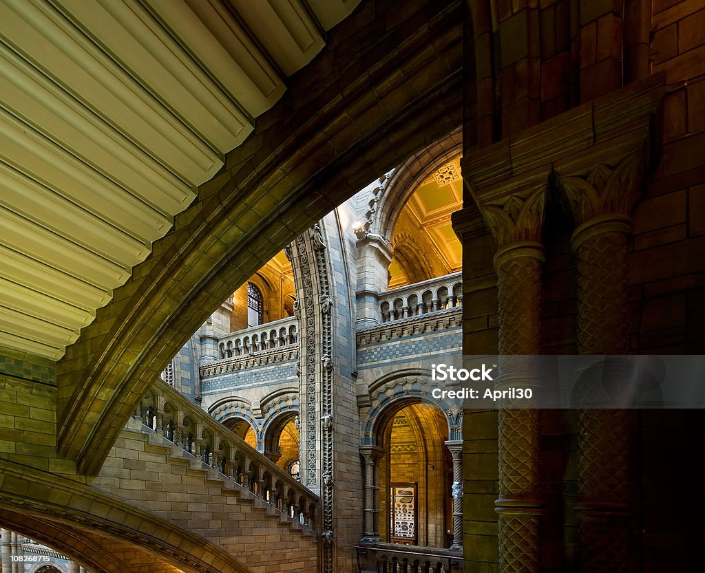 Interior do edifício do Museu de História Natural de Londres - Foto de stock de Arco - Característica arquitetônica royalty-free