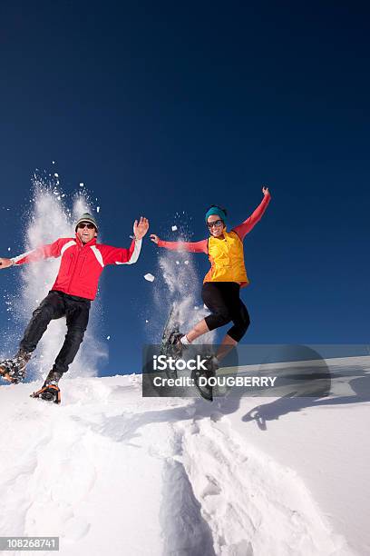 Schneeschuhspaß Stockfoto und mehr Bilder von Bewegung - Bewegung, Erwachsene Person, Farbbild