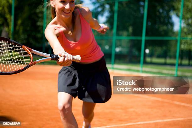 Foto de De Tênis e mais fotos de stock de Adulto - Adulto, Agilidade, Atividade Recreativa