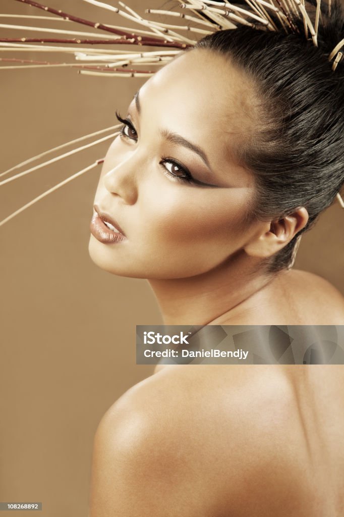 Retrato de joven asiática mujer posando - Foto de stock de 20 a 29 años libre de derechos
