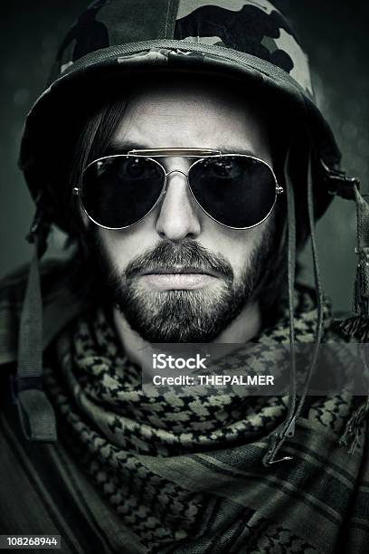 Junge Soldier Stockfoto und mehr Bilder von Armeehelm - Armeehelm, Ein Mann allein, Eine Person