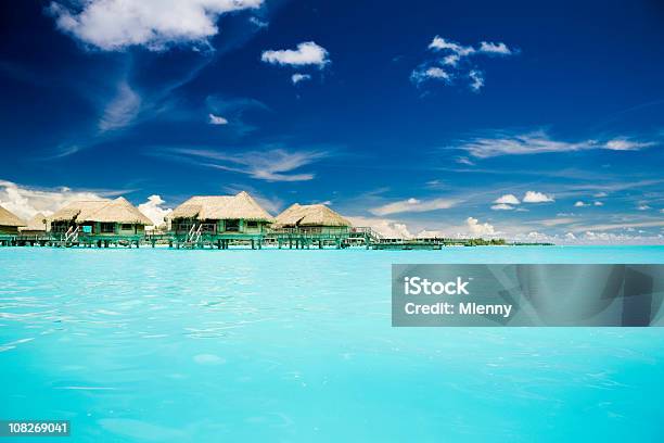 Urlaub Cottages Am Karibischen Meer Stockfoto und mehr Bilder von Bora Bora-Atoll - Bora Bora-Atoll, Exotik, Farbbild