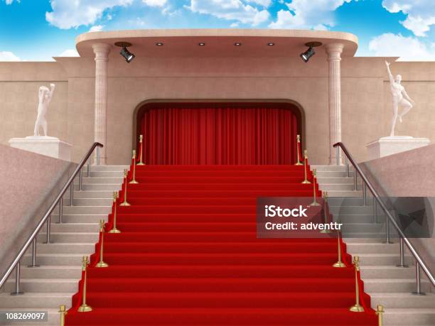 Czerwony Dywan Prowadzących Do Schodów - zdjęcia stockowe i więcej obrazów Czerwony dywan - Czerwony dywan, Schody, Hollywood - Stan Kalifornia
