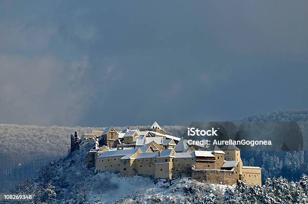 Castillo Rasnovbrasov Rumania Foto de stock y más banco de imágenes de Rumanía - Rumanía, Brasov, Castillo - Estructura de edificio