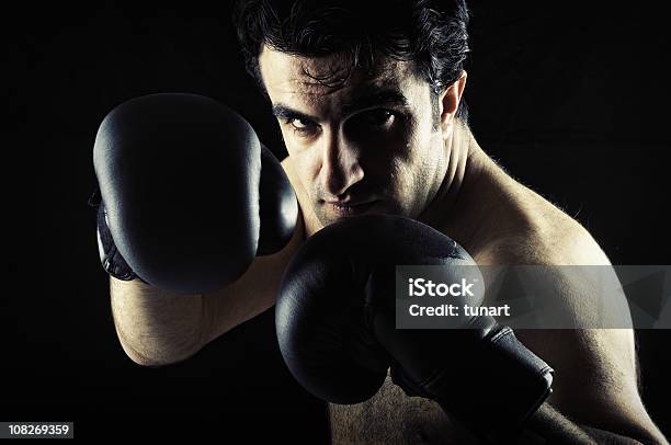 Boxer Stockfoto und mehr Bilder von Bewegung - Bewegung, Blick in die Kamera, Boxen - Sport