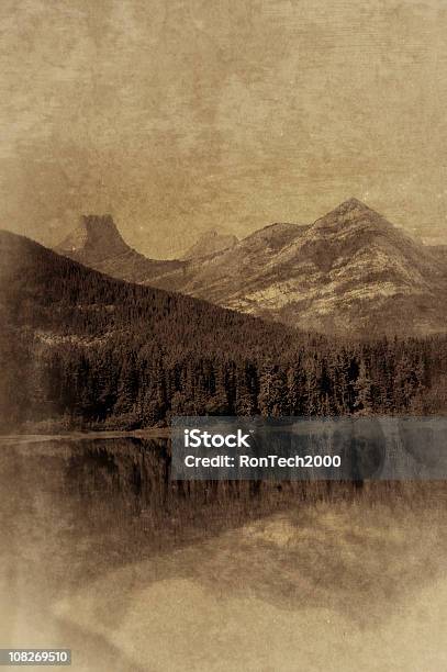 Photo libre de droit de Lac De Montagne Rocheuse Vintage banque d'images et plus d'images libres de droit de Alberta - Alberta, Lac Wedge Pond, 1920-1929