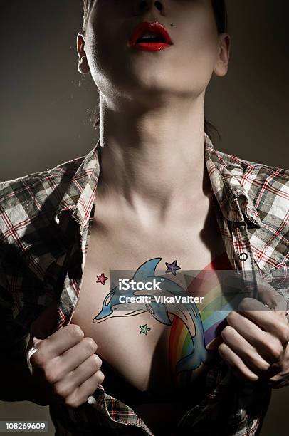 Convincentes Represalia Mal Concebida Foto de stock y más banco de imágenes de Arco iris - Arco iris, Tatuaje, Delfín