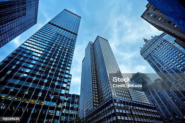 Arquitectura De Nova Iorque - Fotografias de stock e mais imagens de Olhar para Cima - Olhar para Cima, Cidade de Nova Iorque, Arranha-céu