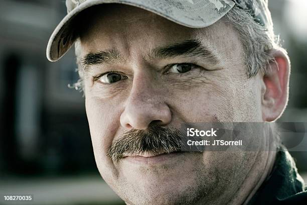 Retrato De Homem Mais - Fotografias de stock e mais imagens de Caçador - Caçador, Caça, Retrato