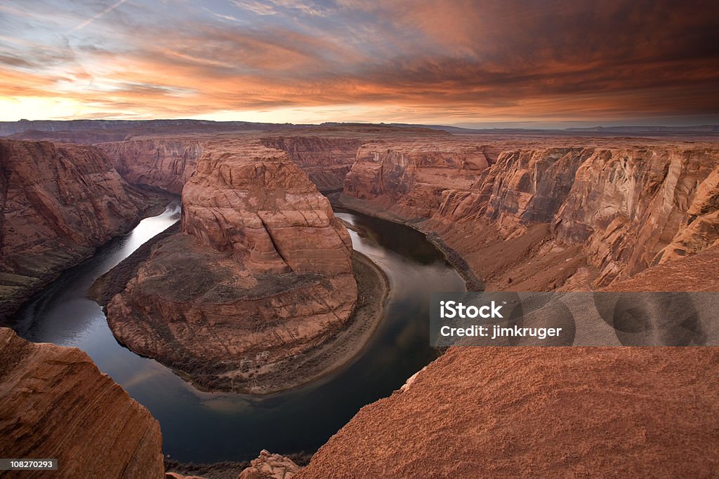 Horseshoe Bend W zachód słońca w Kolorado Rzeka, Arizona, USA. - Zbiór zdjęć royalty-free (Wielki Kanion)