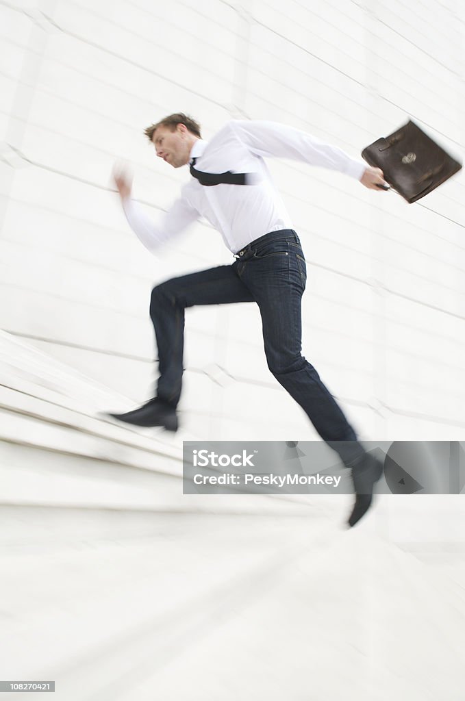 Trendige jungen Mann Sprinten nur wenige Schritte - Lizenzfrei Geschäftsmann Stock-Foto