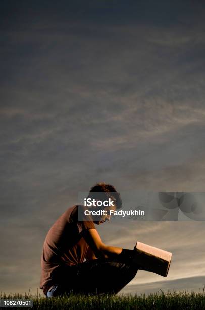 Preghiera - Fotografie stock e altre immagini di Bibbia - Bibbia, Pregare, Leggere