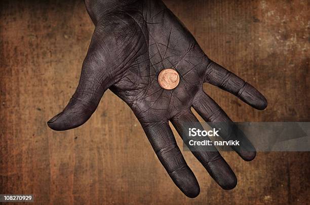 1 ユーロセント硬貨で人間の手 - アフリカのストックフォトや画像を多数ご用意 - アフリカ, 通貨, ユーロ貨幣
