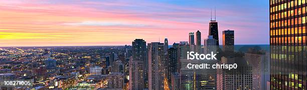 Vista Aérea De Chicago Ofrece Vista Panorámica Al Atardecer Foto de stock y más banco de imágenes de Illinois